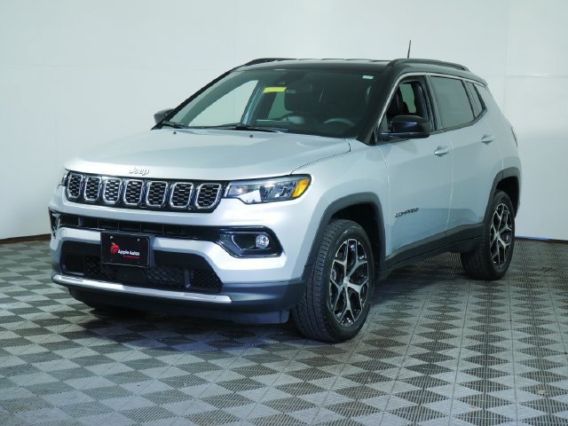 Used 2024 Jeep Compass Limited AWD/4WD image 3