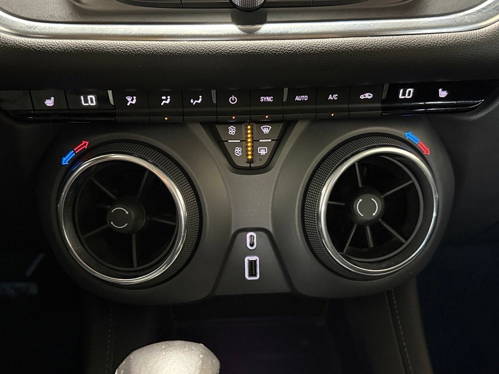 Used 2019 Chevrolet Blazer LT FWD image 17