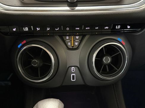 Used 2019 Chevrolet Blazer LT FWD image 17