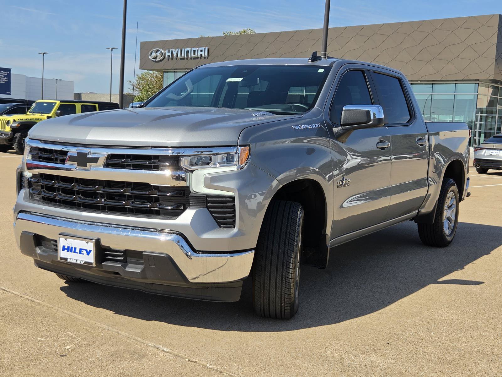 Used 2026 Chevrolet Silverado 1500 LT w/ Protection Package RWD image 2