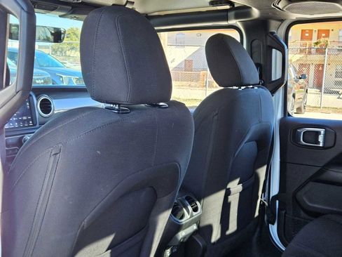 Used 2023 Jeep Gladiator Overland image 18