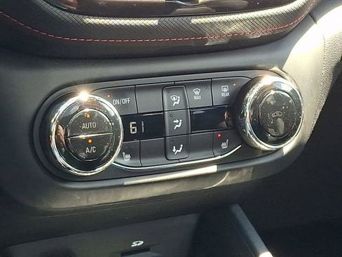 Certified 2023 Chevrolet TrailBlazer RS w/ Sun and Liftgate Package AWD/4WD image 17