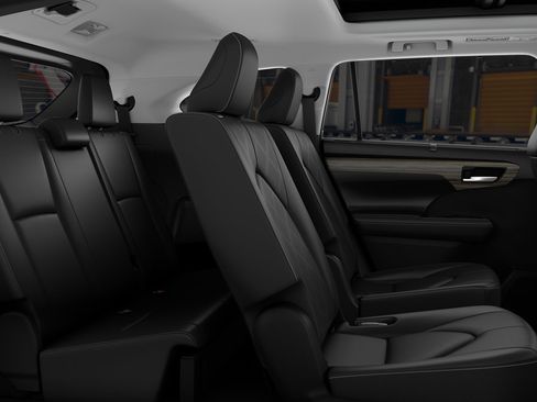 New 2026 Toyota Highlander Platinum AWD/4WD image 2