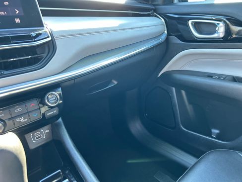 Used 2024 Jeep Compass Limited image 29