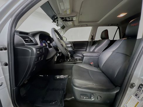 Used 2019 Toyota 4Runner TRD Off-Road Premium AWD/4WD image 15