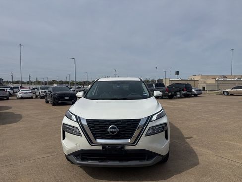 Certified 2023 Nissan Rogue SV image 3