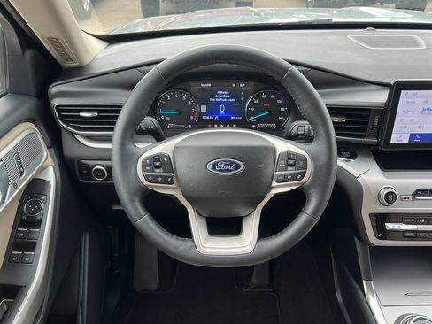 Used 2023 Ford Explorer XLT w/ Equipment Group 202A AWD/4WD image 37