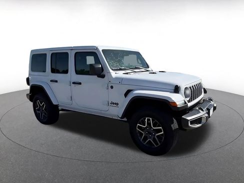 Used 2025 Jeep Wrangler Unlimited Sahara AWD/4WD image 2