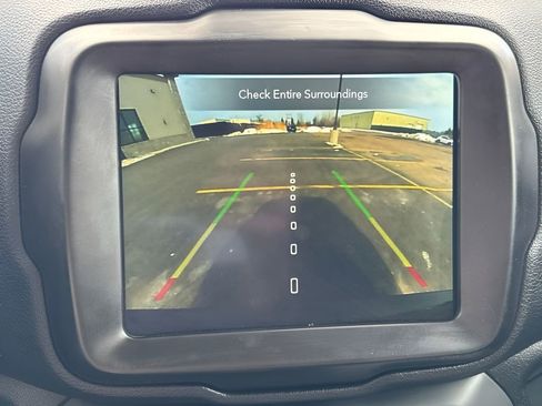 Used 2023 Jeep Renegade Latitude w/ Premium Group image 17