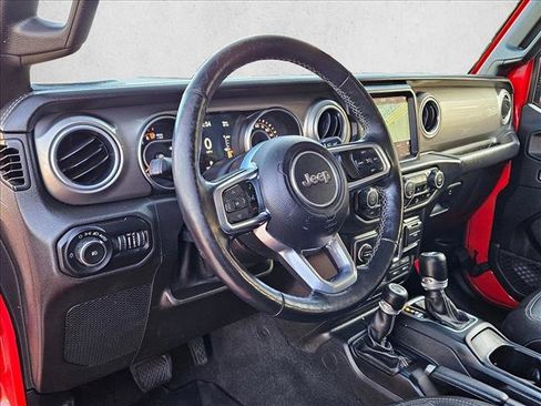 Used 2018 Jeep Wrangler Unlimited Sahara image 10