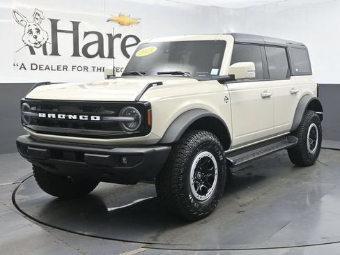 Used 2025 Ford Bronco Outer Banks w/ Sasquatch Package AWD/4WD image 35