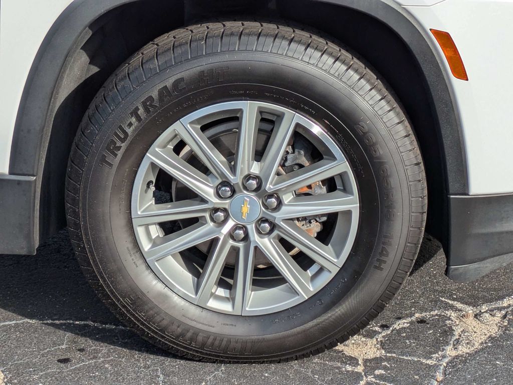 Used 2023 Chevrolet Traverse LT FWD image 11