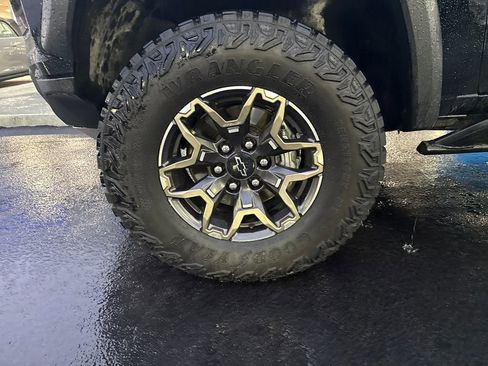 Used 2024 Chevrolet Colorado ZR2 w/ ZR2 Convenience Package III image 33