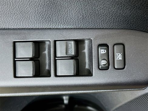 Used 2018 Toyota RAV4 LE image 20