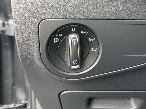Used 2018 Volkswagen Tiguan SEL Premium AWD/4WD image 9