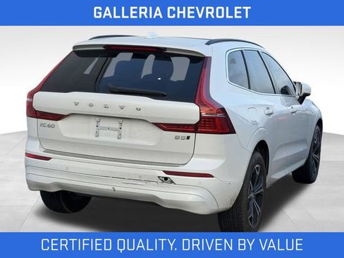 Used 2022 Volvo XC60 B5 Momentum w/ Advanced Package AWD/4WD image 3