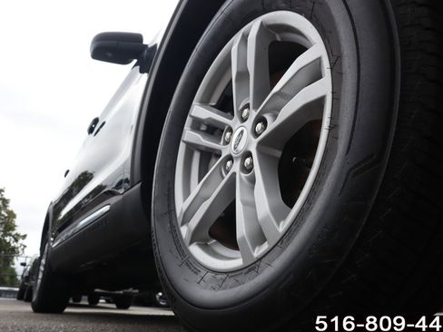 Used 2022 Ford Explorer XLT w/ Equipment Group 202A image 8