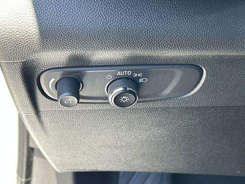 Used 2023 Buick Envision Essence AWD/4WD image 18