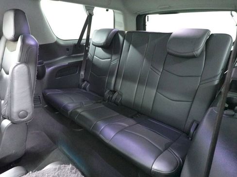 Used 2020 Cadillac Escalade ESV Premium Luxury image 28