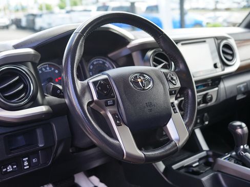 Used 2019 Toyota Tacoma Limited AWD/4WD image 13
