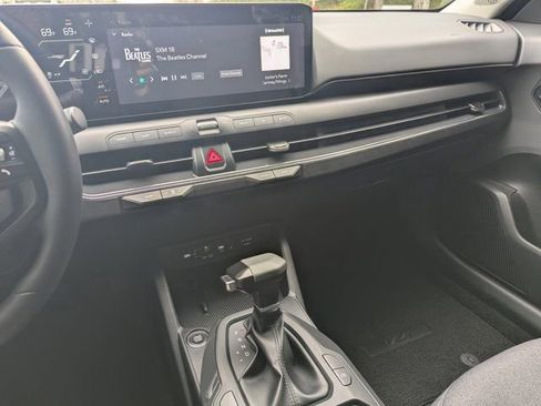 Used 2025 Kia K4 EX image 24