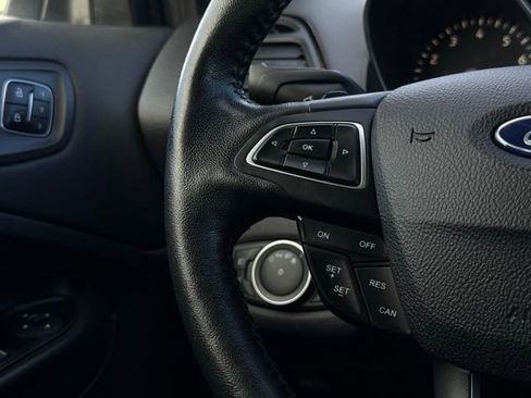 Used 2017 Ford Escape Titanium image 10