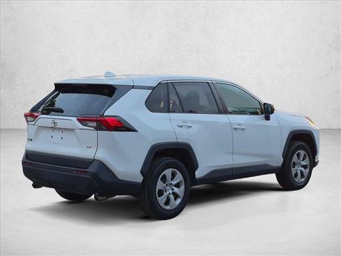 Used 2022 Toyota RAV4 LE FWD image 5