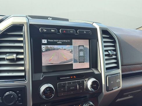 Used 2018 Ford F150 King Ranch w/ Equipment Group 601A Luxury AWD/4WD image 18