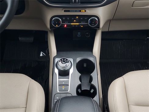 Certified 2022 Ford Escape Titanium w/ Class II Trailer Tow Package image 30