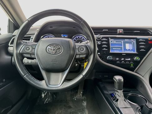 Used 2020 Toyota Camry SE FWD image 23