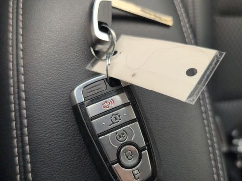 Used 2025 Ford Escape SE image 40