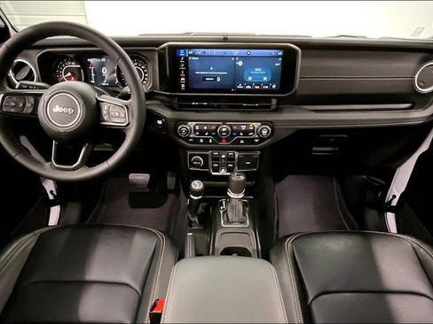 Used 2025 Jeep Gladiator Sport AWD/4WD image 18