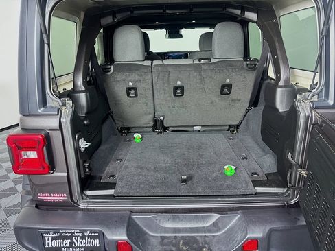Used 2025 Jeep Wrangler Unlimited Rubicon AWD/4WD image 24