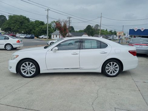 Used 2011 Lexus LS 460 AWD w/ Comfort Pkg image 3