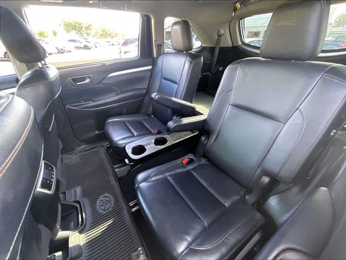 Used 2018 Toyota Highlander XLE AWD/4WD image 27