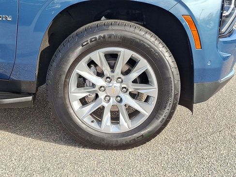 Used 2025 Chevrolet Suburban Premier image 11