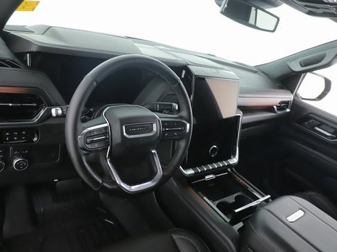 Used 2025 GMC Yukon Denali image 18