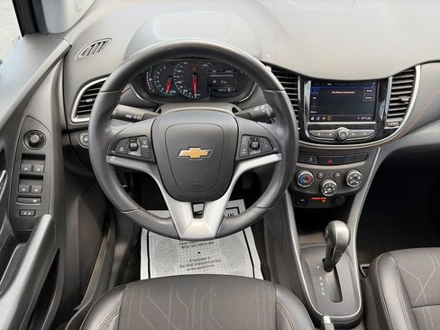 Used 2022 Chevrolet Trax LT w/ Midnight Edition AWD/4WD image 11