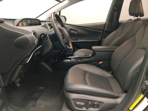 Used 2021 Toyota Prius XLE image 17