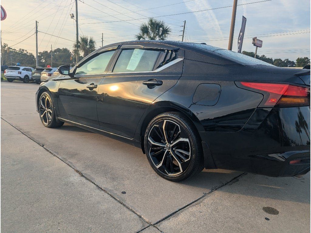 Used 2024 Nissan Altima 2.5 SR w/ SR Premium Package FWD image 4