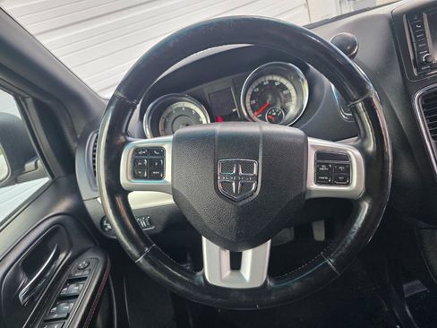 Used 2017 Dodge Grand Caravan GT FWD image 18