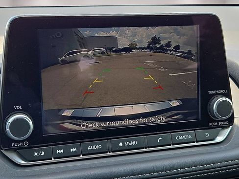 Used 2025 Nissan Rogue SV FWD image 15