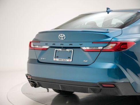Used 2025 Toyota Camry SE image 12