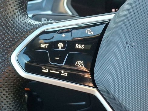 Used 2024 Volkswagen Tiguan SE R-Line image 22