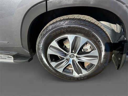 Used 2021 Toyota Highlander XLE image 8