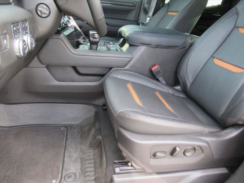 Used 2024 GMC Sierra 1500 AT4 w/ Technology Package image 18