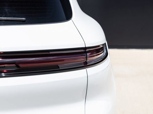 Certified 2025 Porsche Cayenne AWD/4WD image 14