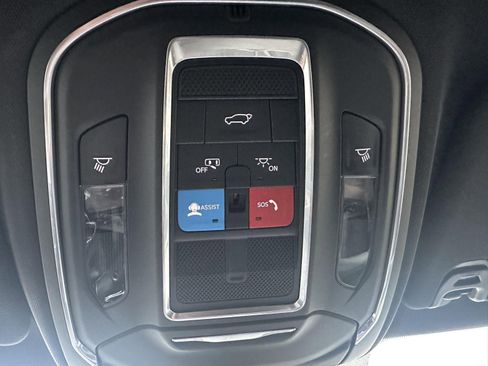 Used 2024 Jeep Wagoneer Series II w/ Flexible Seating Group image 30