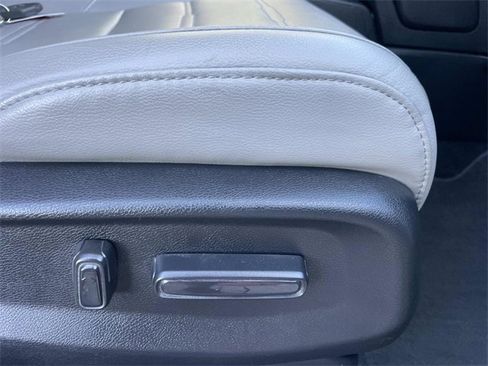 Used 2018 Honda CR-V Touring image 26