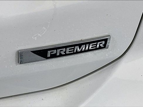 Used 2018 Chevrolet Equinox Premier image 25